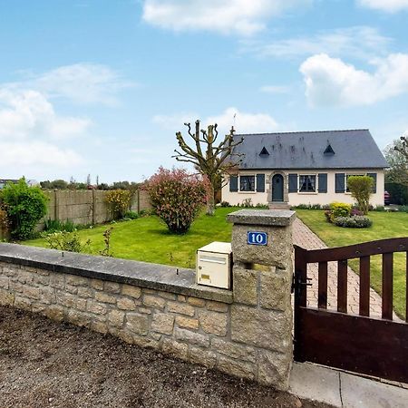 Lovely Home In La Fresnais With Kitchen Exterior foto