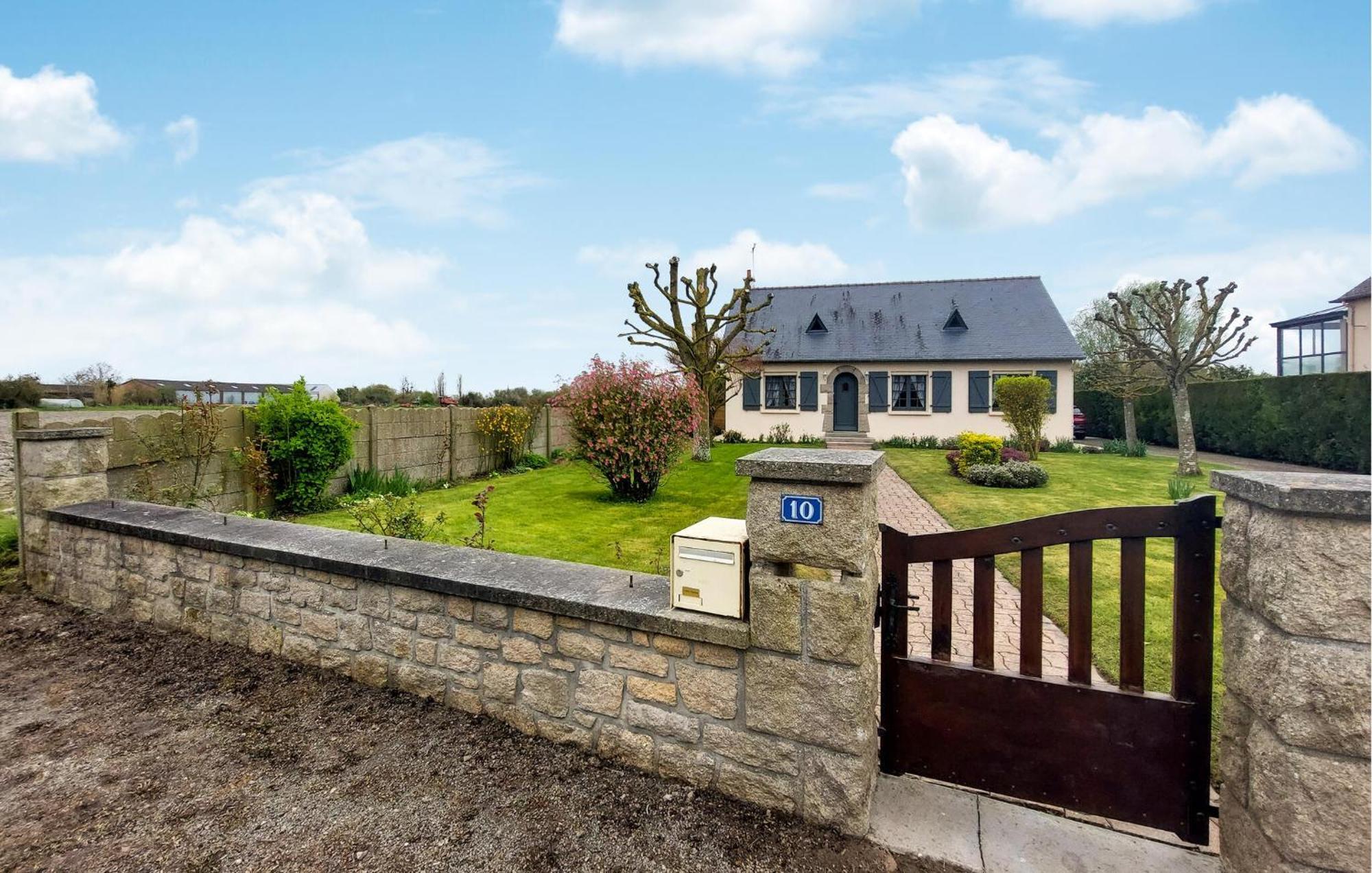 Lovely Home In La Fresnais With Kitchen Exterior foto